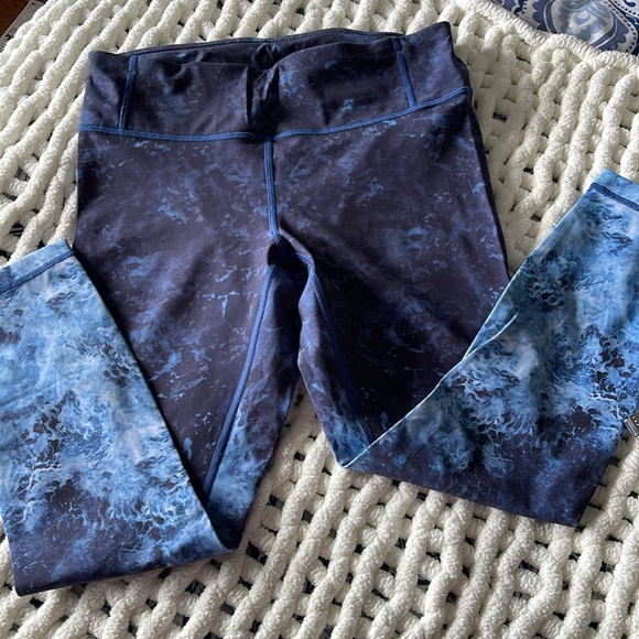 Rare LuLuLemon Blue Ombré‎ wave speed under legging. Size 10. Deep sea. Like New - Picture 4 of 9